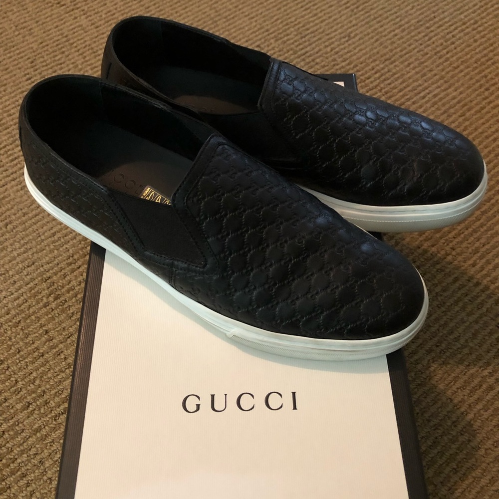 Men’s Gucci slip ons - size 9 US / 8 UK